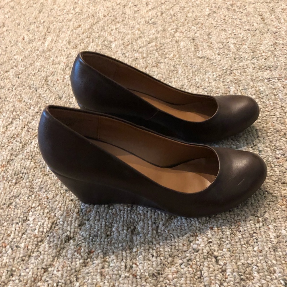 Shoes - Picture 3 of 4